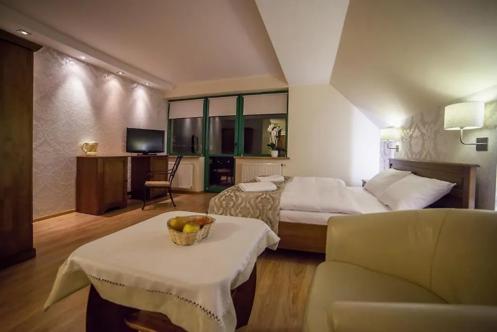Jawor Pokoje i Apartamenty-1